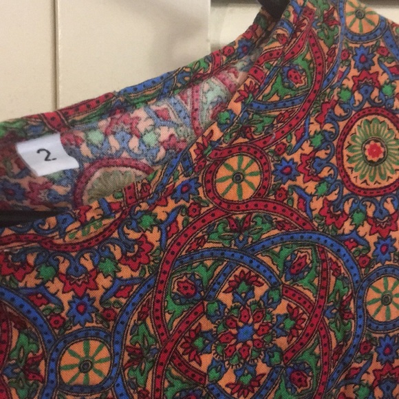 Colorful Pattern - Short Sleeved Top - Picture 5 of 5